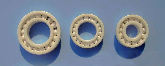 Rolamentos de esferas cerâmicos completos do ISO 16949 500℃ ZrO2 1300 HRC 0